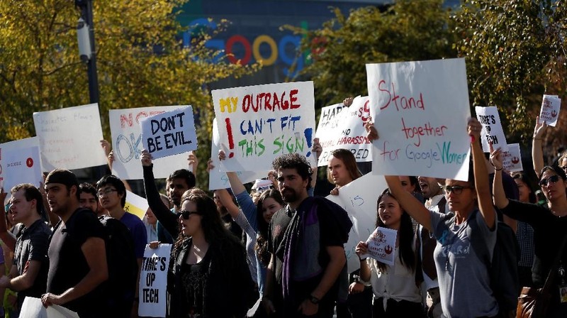 Banyak karyawan walkout di Mountain View meneriakkan 