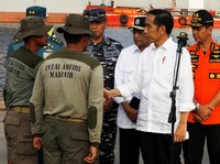 Di Priok, Jokowi Semangati Tim Penanganan Kecelakaan Lion Air