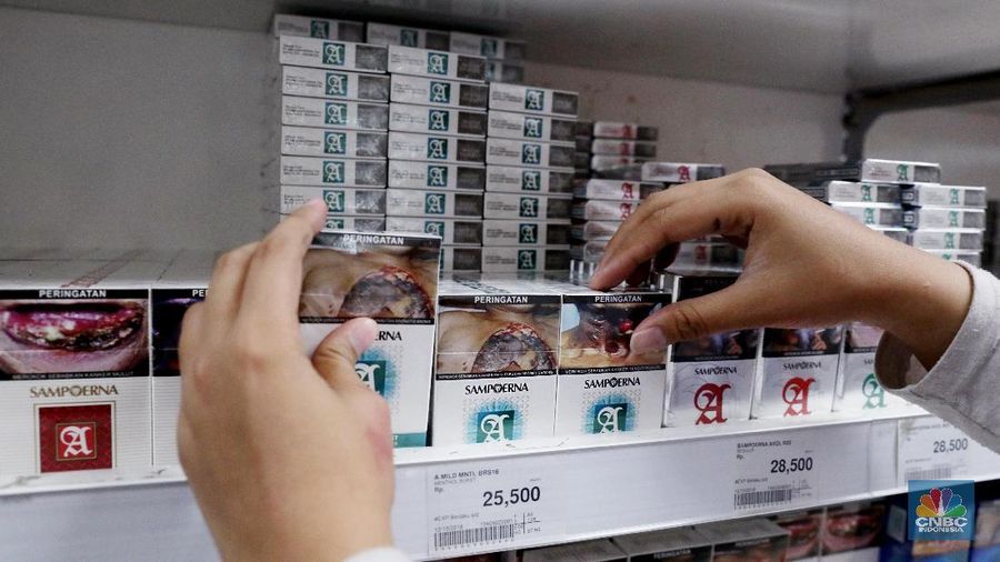 Perdagangan pagi ini (8/11/2018) harga saham HMSP dilepas investor yang membuat harga sahamnya anjlok 1,57% ke Rp 3.750 per saham.