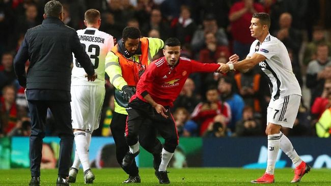 Pistol Mainan Masuk Old Trafford, Man United Tinjau Keamanan
