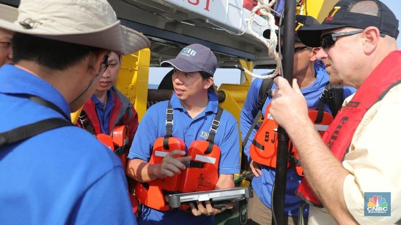 Kemarin, tim SAR berhasil menemukan Black box Flight Data Recorder (FDR) yang berisi data penerbangan, ketinggian pesawat, dan lain-lain.