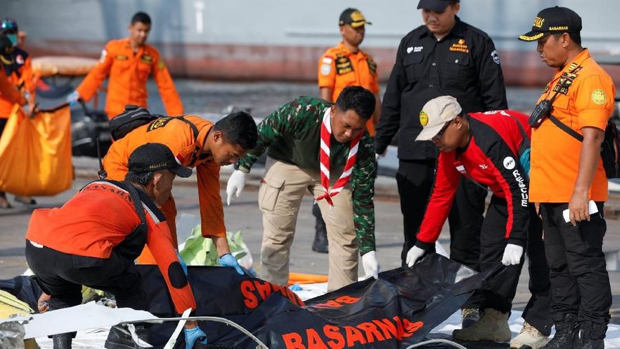 Presiden RI Joko Widodo kembali meninjau posko Basarnas di JICT Tanjung Priok,