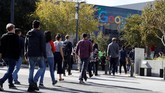 Para karyawan Google walkout dari Googleplex sebagai protes penanganan perusahaan pada Andy Rubin yang diduga melakukan pelecehan seksual di California, AS. (REUTERS/Stephen Lam)