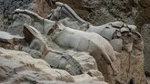 Komplek patung prajurit itu dibangun sengaja atas dasar obsesi Kaisar Qin Shi Huang pada keabadian. Dengan adanya kompleks patung itu, diharapkan sang Kaisar dapat terjaga di alam berikutnya. (ANTARA FOTO/Hermanus Prihatna)