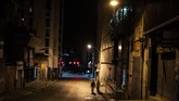 Tak ada pula keramaian di Lebertador Avenue, di antara bagian timur dan barat Caracas dan distrik kelas pekerja La Candelaria di pusat kota. (Photo by RONALDO SCHEMIDT/AFP)
