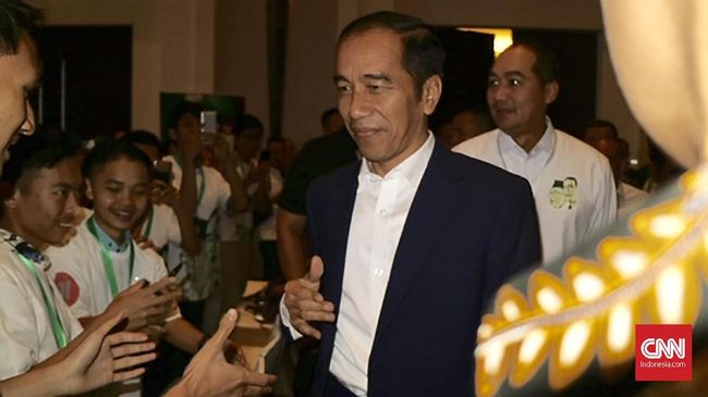 Jokowi Cek Harga Sembako di TransMart Palembang
