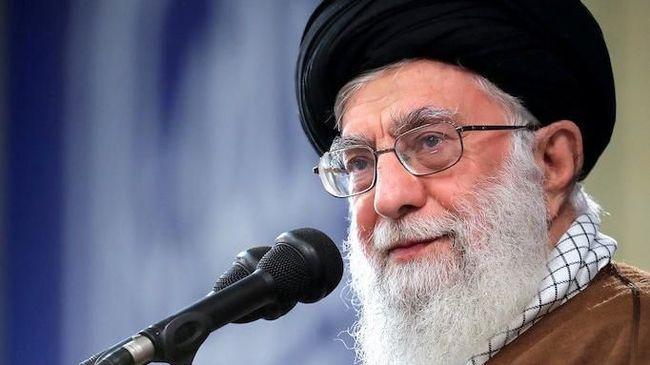 Pemimpin Iran Sebut Pejabat AS Idiot Kelas Wahid