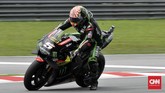 Pebalap Tech3 Yamaha Johann Zarco melewati tikungan terakhir Sirkuit Sepang pada latihan bebas MotoGP Malaysia 2018, Sabtu (3/11). (CNN Indonesia /Haryanto Tri Wibowo)