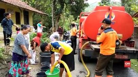 VIDEO: Banyumas Krisis Air Bersih, Warga Serbu Bantuan BPBD