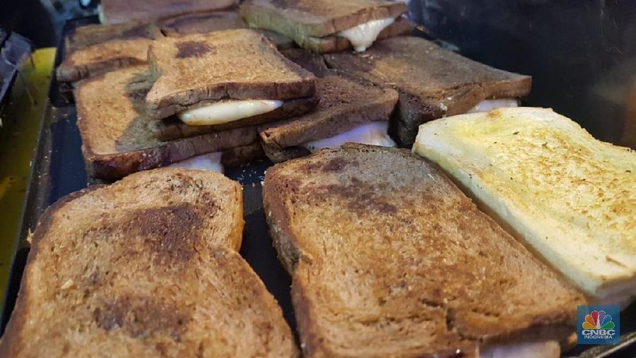 JCF dapat menjadi tujuan para pecinta kuliner di akhir pekan ini karena disini terdapat 50 brand makan