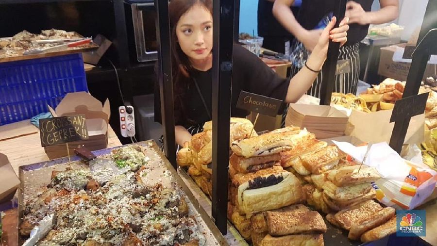 JCF dapat menjadi tujuan para pecinta kuliner di akhir pekan ini karena disini terdapat 50 brand makan