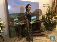 Anita Chairul Tanjung Luncurkan Buku Pesona Indonesia