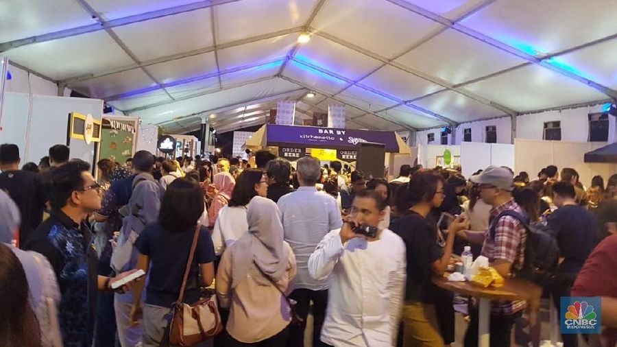 JCF dapat menjadi tujuan para pecinta kuliner di akhir pekan ini karena disini terdapat 50 brand makan