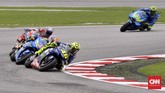 Pebalap Movistar Yamaha Valentino Rossi berada di depan Alex Rins dan Andrea Dovizioso pada latihan bebas MotoGP Malaysia 2018, Sabtu (3/11). (CNN Indonesia /Haryanto Tri Wibowo)