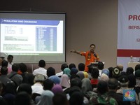 Kabasarnas Menangis Saat Bertemu Keluarga Korban Lion Air