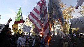 FOTO: Pekik 'Matilah Amerika' Menggema di Iran