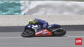Di tengah upaya lepas dari kejaran Marc Marquez, Valentino Rossi terjatuh di tikungan satu saat balapan MotoGP Malaysia 2018 menyisakan empat lap. (CNN Indonesia/Haryanto Tri Wibowo)