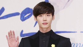 Lee Jong Suk Gugup Main di 'Romance is a Bonus Book'