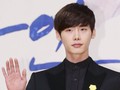 Lee Jong Suk Gugup Main di 'Romance is a Bonus Book'