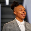 Jadi Model, Produser Musik Ini Dibayar Hanya dengan Sneakers