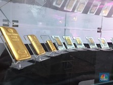 Pelemahan Rupiah Angkat Harga Emas Antam