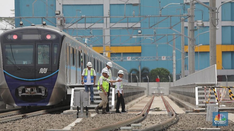 MRT Jakarta Fase I, yakni Bundaran HI-Lebak Bulus, ditargetkan dapat mulai melayani masyarakat pada Maret 2019.