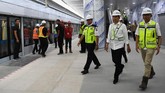 Presiden Joko Widodo pada hari ini, Selasa (6/11) menguji coba langsung MRT dari Stasiun Bandara Hotel Indonesia hingga Stasiun Lebak Bulus. (ANTARA FOTO/Wahyu Putro A)
