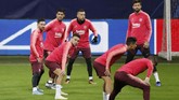 Barcelona mampu mencatat kemenangan ketika harus berlaga tanpa Lionel Messi yang mengalami cedera patah tangan. (REUTERS/Stefano Rellandini)