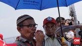 Suasana kesedihan begitu terasa di pelupuk-pelupuk mata mayoritas keluarga korban yang ikut melaut ke titik lautan ditemukannya puing-puing dan korban Lion Air JT-610. (CNN Indonesia/Adhi Wicaksono)