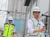 Naik MRT Jakarta, Jokowi: Tak Ada Suara Bisingnya