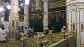 Pintu Raudhah di Masjid Nabawi. Disunnahkan untuk shalat di Raudhah, baik shalat fardhu ataupun shalat sunnah.