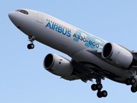 AirAsia X Pikirkan Tukar Airbus Besar ke Tipe Lebih Kecil