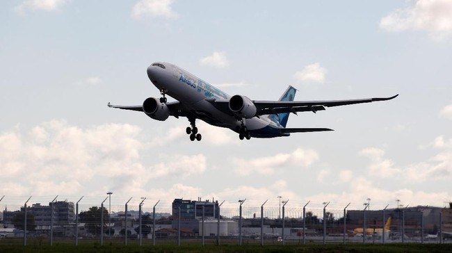 Airbus A330 Gagal Take Off Gara-Gara Mesin, Penumpang Luka-Luka