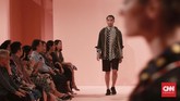 Berkolaborasi dengan e-commerce JD.id, Biyan menyediakan busana baik untuk wanita maupun pria. Biyan ingin menghadirkan kombinasi beragam corak, warna, maupun material. (CNN Indonesia/Andry Novelino)
