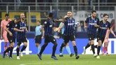 Skor 1-1 bertahan hingga akhir pertandingan. Barcelona memastikan tiket babak 16 besar sedangkan Inter Milan masih unggul tiga angka dari Tottenham Hotspur. (REUTERS/Daniele Mascolo)