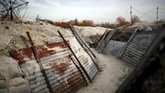 Parit-parit tempat persembunyian prajurit saat PD I berlangsung di La Main de Massiges. (REUTERS/Christian Hartmann)