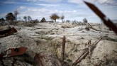 Di La Main de Massiges peninggalan PD I tetap berbentuk seperti aslinya, mulai dari benteng pertahanan, parit persembunyian sampai botol-botol minuman alkohol milik prajurit. (REUTERS/Christian Hartmann)