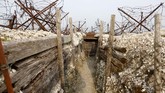 Berada di Prancis, lokasi Perang Dunia (PD) I, La Main de Massiges, kini dibuka sebagai jalur pendakian wisata. (REUTERS/Charles Platiau)