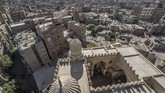 Selain Masjid al-Zahir Baybars, Masjid Umm al-Sultan Shaban juga sedang direnovasi.