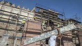 Masjid kebanggaan kota Kairo, al-Zahir Baybars, sedang direnovasi. Masjid yang dibangun pada abad ke-13 ini merupakan salah satu saksi bisu penyebaran Islam di Mesir.