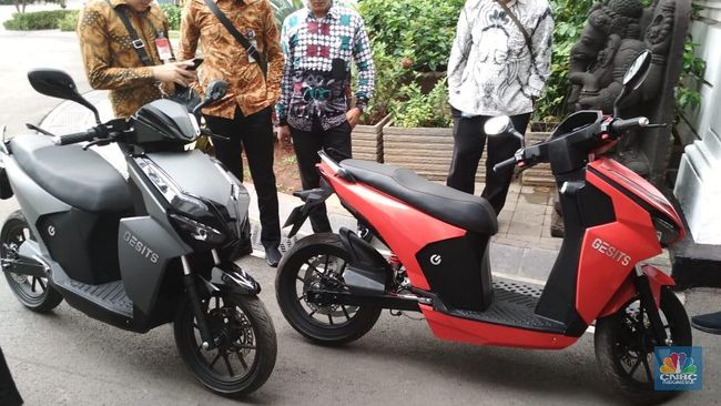 Jokowi Kedatangan Motor  Listrik  di  Istana Siap Diluncurkan