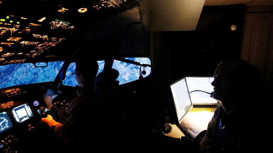 An aviation student of Lion Air Group learns to fly away while a senior instructor supervises in Boeing 737-900ER simulator during a Jet Introduction session at Angkasa Training Center near Jakarta, Indonesia, November 2, 2018. Picture taken November 2, 2018. REUTERS/Willy Kurniawan  To match Insight INDONESIA-CRASH/SAFETY