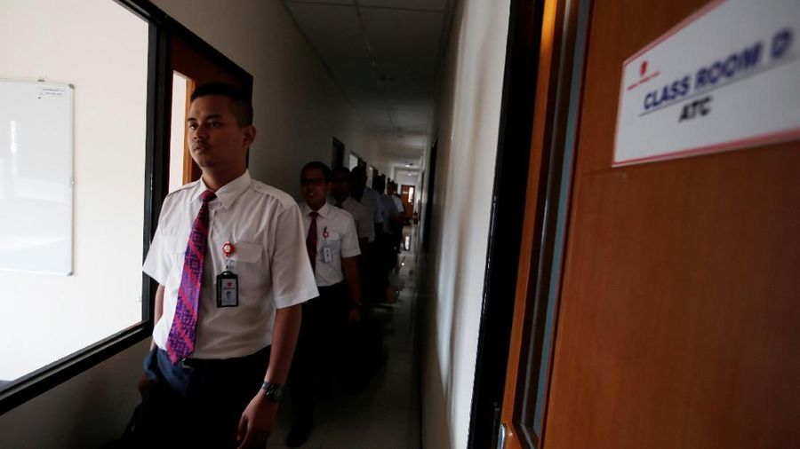 Aviation trainees of Lion Air Group leave the classroom after a training session at Angkasa Training Center near Jakarta, Indonesia, November 2, 2018. Picture taken November 2, 2018. REUTERS/Willy Kurniawan  To match Insight INDONESIA-CRASH/SAFETY