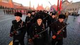 Angkatan Bersenjata Rusia juga memamerkan alutsista lawas yang dipakai menghadapi pasukan Nazi Jerman pada PD II dalam parade. (REUTERS/Maxim Shemetov)