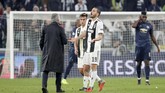Leonardo Bonucci tak terima dengan tingkah Jose Mourinho. Keduanya sempat adu argumen sebelum dipisahkan. (REUTERS/Stefano Rellandini)
