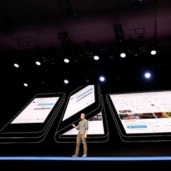 Akhirnya, Samsung Perkenalkan Ponsel Lipatnya