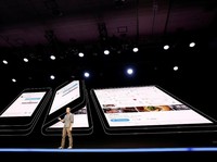 Akhirnya, Samsung Perkenalkan Ponsel Lipatnya