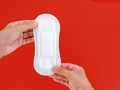 Bahaya Tersembunyi 'Nge-Fly' dengan Air Rebusan Pembalut