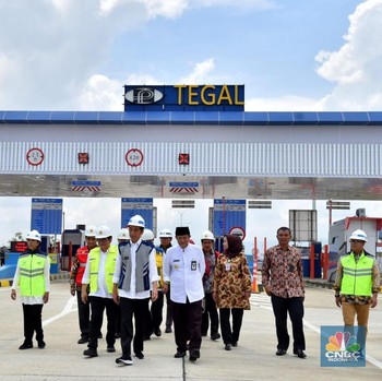 Jokowi Buka Pintu Tol Tegal, Ruas Pejagan-Pemalang Siap Pakai