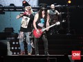 Tertawan Nostalgia di Konser Butut Guns N Roses
